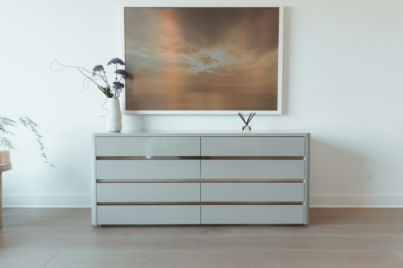 Modern 8-drawer dresser